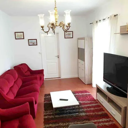 Semesterbostad Comfortable House With Garden In *